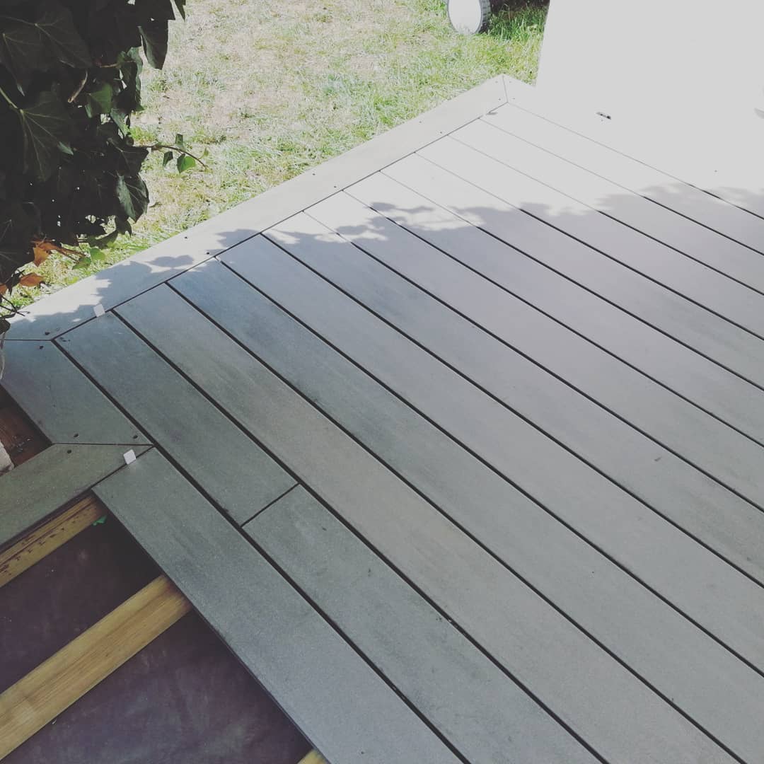 Terrasse en bois composite Silvadec gris taïga à Meaux (77) | Terrasse ...