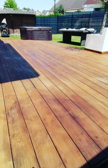 Rénovation d'une terrasse en frêne thermochauffé