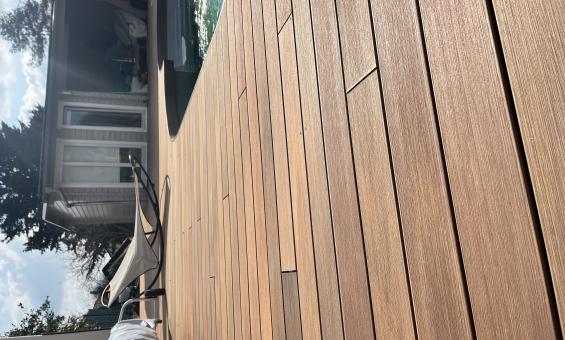 Terrasse composite parfaite pour bord de piscine