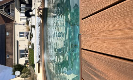 Exemple de terrasse composite autour piscine
