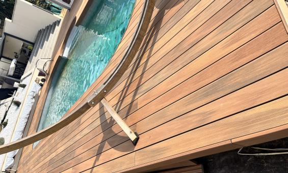 Terrasse cintrée en composite dans le 94 et 77