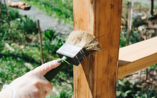 Comment prévenir la décoloration d'une terrasse en bois composite : astuces et conseils pour un entretien optimal