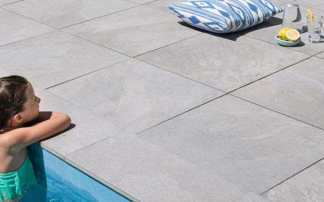 Terrasse en grès cérame sur plot à Chaumes-en-Brie (77390)
