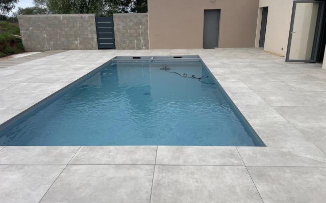 Terrasse en grès cérame sur plot à Bussy-Saint-Georges (77600)