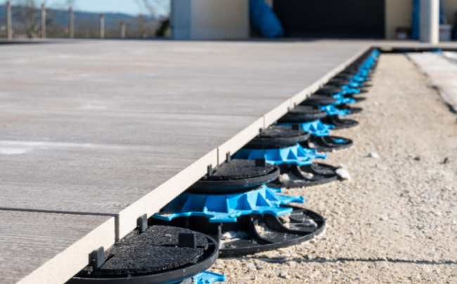 Terrasse en grès cérame sur plot à Dampmart (77400)