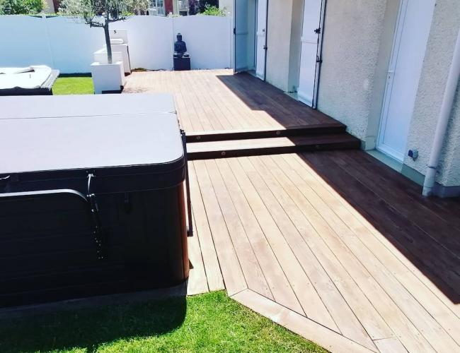 Rénovation d'une terrasse en bois frêne thermochauffé