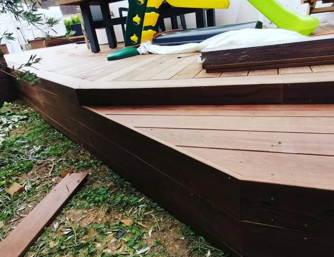 Rénovation d'une terrasse en bois frêne thermochauffé