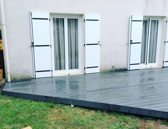Pose et construction d'une terrasse en composite Smartboard gris à Lésigny (77)