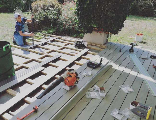 Pose et construction d'une terrasse en bois composite Silvadec gris taïga à Meaux (77)