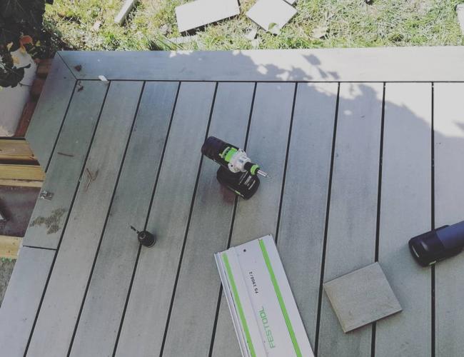 Pose et construction d'une terrasse en bois composite Silvadec gris taïga à Meaux (77)