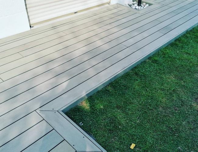 Pose et construction d'une terrasse en bois composite Silvadec gris taïga à Meaux (77)