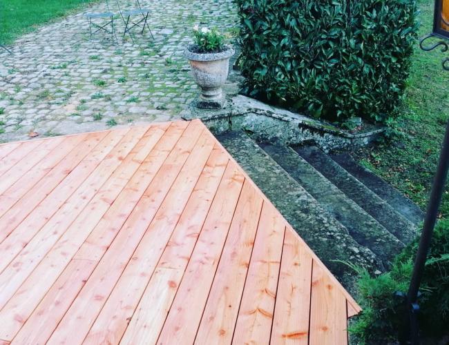 Construction et pose d'une terrasse en bois mélèze de 100m² à Meaux (77)