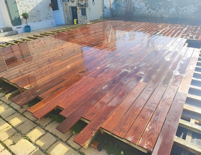 terrasse en bois en cours de réalisation