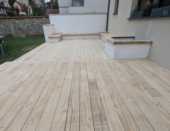 Réalisation de terrasse en bois sur plots PVC