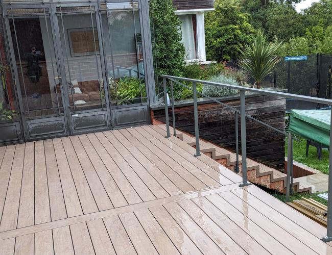 Réalisation d'une terrasse en bois composite UPM en Seine et Marne 77