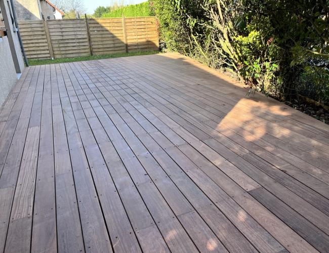 15. Pourquoi le Cumaru est idéal pour une terrasse en bois en Île-de-France ?
