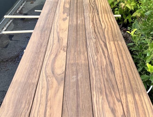 Terrasse haut de gamme en bois Kebony et aluminium Grad