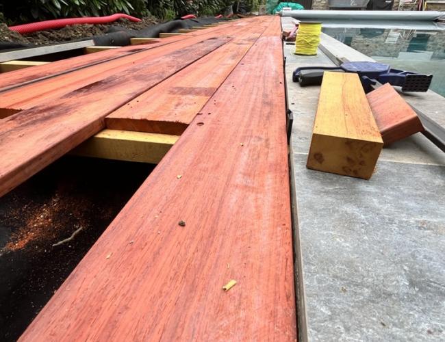 Terrasse en bois exotique et aluminium à Avon (77210), proche Fontainebleau
