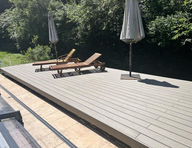 Terrasse composite et bois exotique : quel matériau choisir ?