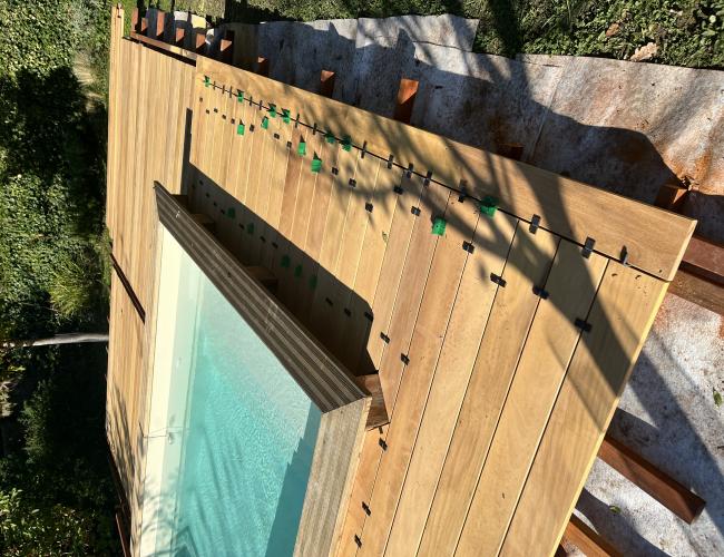 Meilleure structure pour terrasse bois sur sol pentu