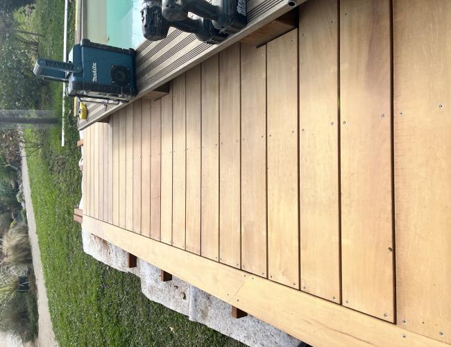 Terrasse bois autour d’une piscine dans le 94, 91, 51 et 77
