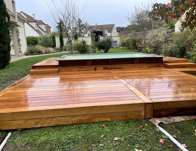 Terrasse en bois naturel claire : le charme du Garapa