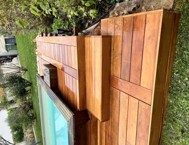 Travaux de terrasse bois sur pente forte : exemple réussi