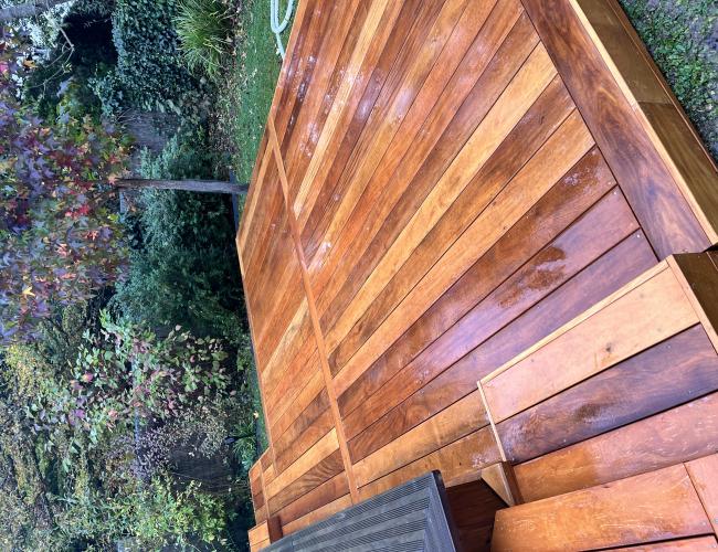 Pose de terrasse en bois autour d’une piscine en 77 : projet complet