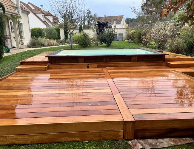 Terrasse piscine en bois exotique : pourquoi choisir le Garapa ?