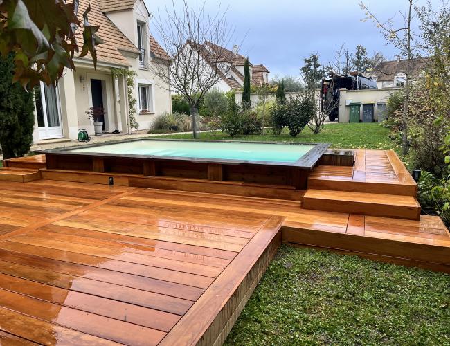 Terrasse piscine sur pilotis bois : exemple à Savigny-le-Temple