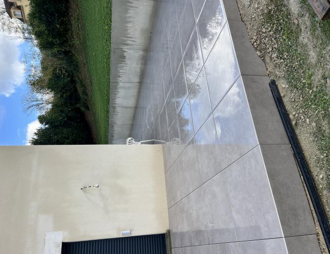 Système GRAD : rails aluminium + plots – terrasse céramique démontable à Chessy